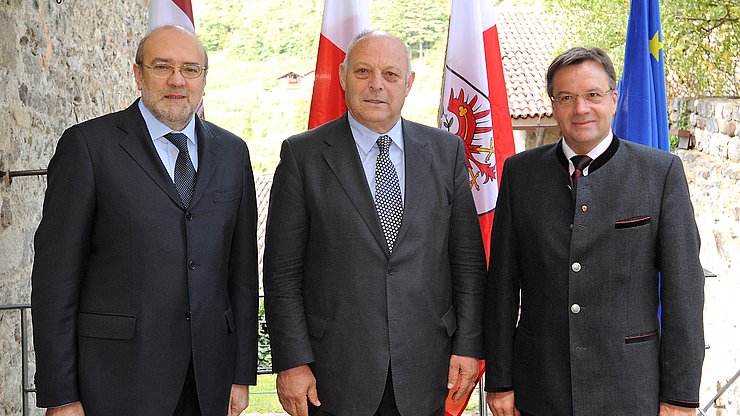 1. Euregio Vorstandssitzung 2011 - (von links) LH Lorenzo Dellai, LH Luis Durnwalder, LH Günther Platter
