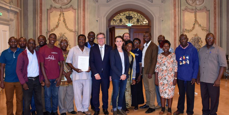 © Delegazione dell'Africa orientale in visita al Landhaus del Tirolo il 5 giugno 2017.