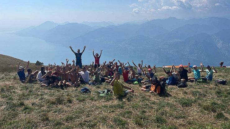 Eine Woche im Zeichen des Austausches und gemeinsamer Abenteuer: Das war das Euregio Summer Camp 2023, das gestern für rund 60 Mädchen und Jungen aus Tirol, Südtirol und dem Trentino in San Valentino di Brentonico zu Ende gegangen ist. 