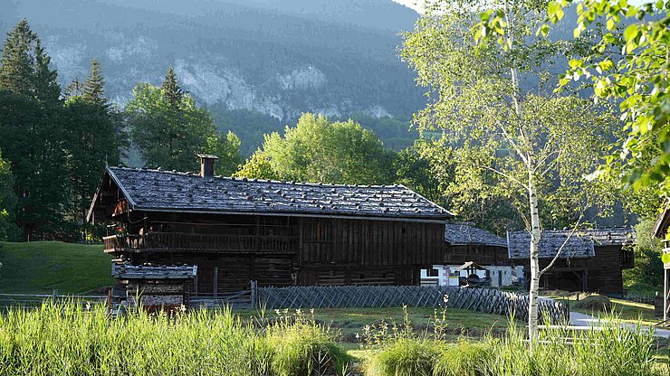 © Euregio Einer der Euregio-Happen: Im Freilichtmuseum Tiroler Bauernhöfe erzählen 37 historische Gebäude vom einstigen bäuerlichen Leben.