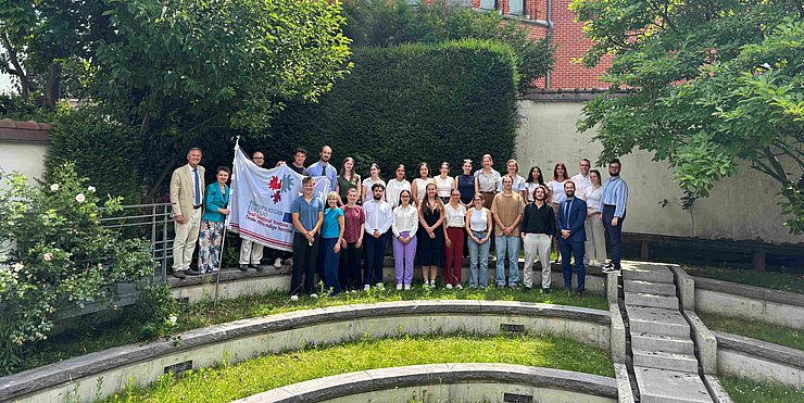 Abschlussfoto nach einer intensiven Woche der EuregioBrusselsSchool: Gruppe mit einem Teil des Betreuerteams der Euregio-Vertretung in Brüssel.