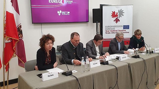 © Euregio Il presidente Fugatti ha incontrato i rappresentanti della Federazione Schützen del Welschtirol a Casa Moggioli