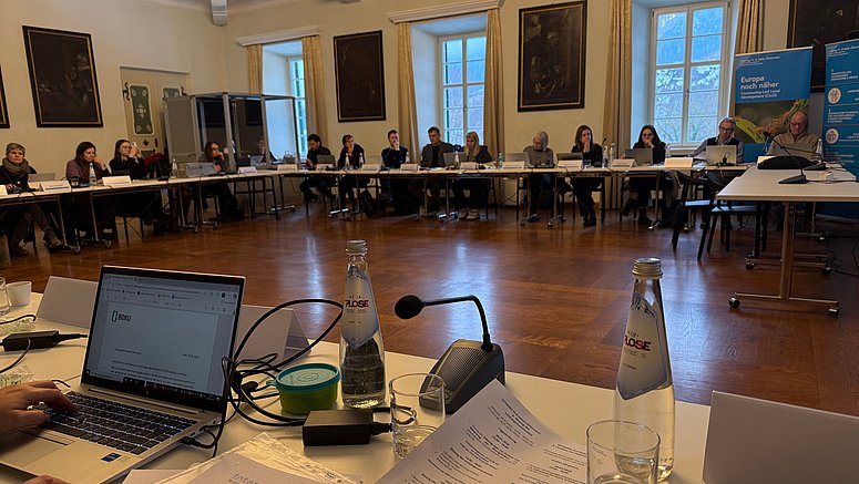 Der Lenkungsausschuss des EU-Programms Interreg VI-A Italien-Österreich hat im Kloster Neustift vor kurzem die 26 Projekte des dritten Aufrufs dieser Programmperiode genehmigt. Damit sind die Mittel des aktuellen Planungszeitraums 2021-2027 ausgeschöpft. 