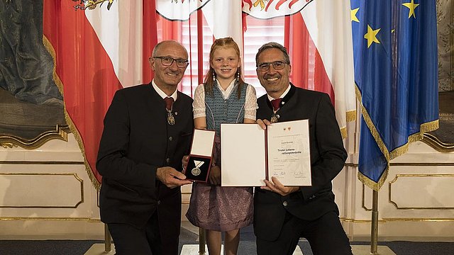 © Land Tirol/Sedlak Laura Brunner aus Kirchbichl erhielt für die Rettung eines vierjährigen Kindes aus einem 1,3 m tiefen Pool die Tiroler Lebensrettungsmedaille.