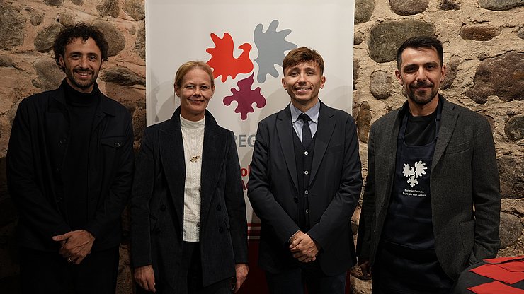 Ospiti e relatori di “L'Euregio in 5 calici”: (da sinistra) Marco Odorizzi, direttore della Fondazione Alcide De Gasperi , Judith Notdurfter, la rappresentante del Segretariato dell’Euregio, Angelo Gennaccaro, Presidente del Consiglio provinciale e lo storico Tommaso Iori