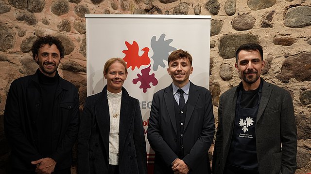 © Euregio/Armin Gluderer Ospiti e relatori di “L'Euregio in 5 calici”: (da sinistra) Marco Odorizzi, direttore della Fondazione Alcide De Gasperi , Judith Notdurfter, la rappresentante del Segretariato dell’Euregio, Angelo Gennaccaro, Presidente del Consiglio provinciale e lo storico Tommaso Iori