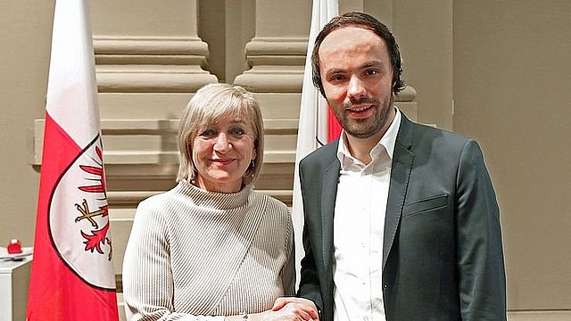 © LPA LRin Palfrader und LR Achammer stellen gemeinsamen Kulturbericht vor