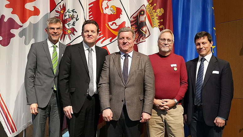 Diskutierten heute im Panel "Güterverkehr" (v.li.): Martin Gradnitzer (Vorstand BBT SE), LR René Zumtobel, StM Christian Bernreiter, Kaspar Schuler (CIPRA) und Alberto Milotti (Italienische Staatsbahnen)