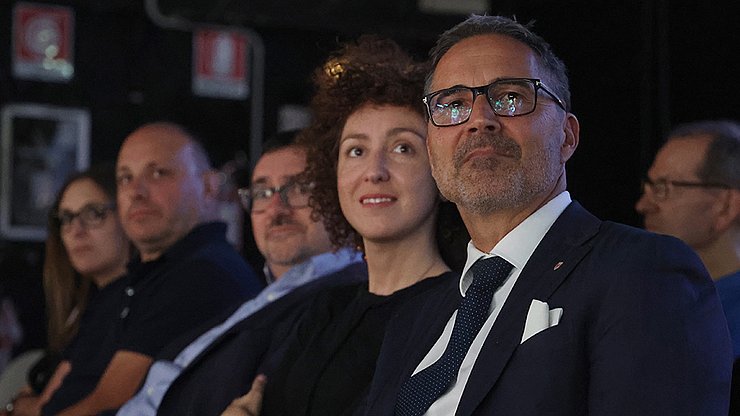 © Euregio/MoniQue Foto Anche il presidentee dell’Alto Adige Arno Kompatscher e la rappresentante trentina presso il Segretariato generale dell’Euregio, Elisa Bertò, si sono lasciati impressionare dall’esibizione dell’Orchestra di fiati giovanile dell’Euregio al Teatro Sociale di Trento