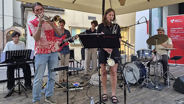 “Acquarius Euregian Comets”: sei talenti musicali emergenti provenienti da tutta l’Euregio hanno fatto tremare Piazza del Grano