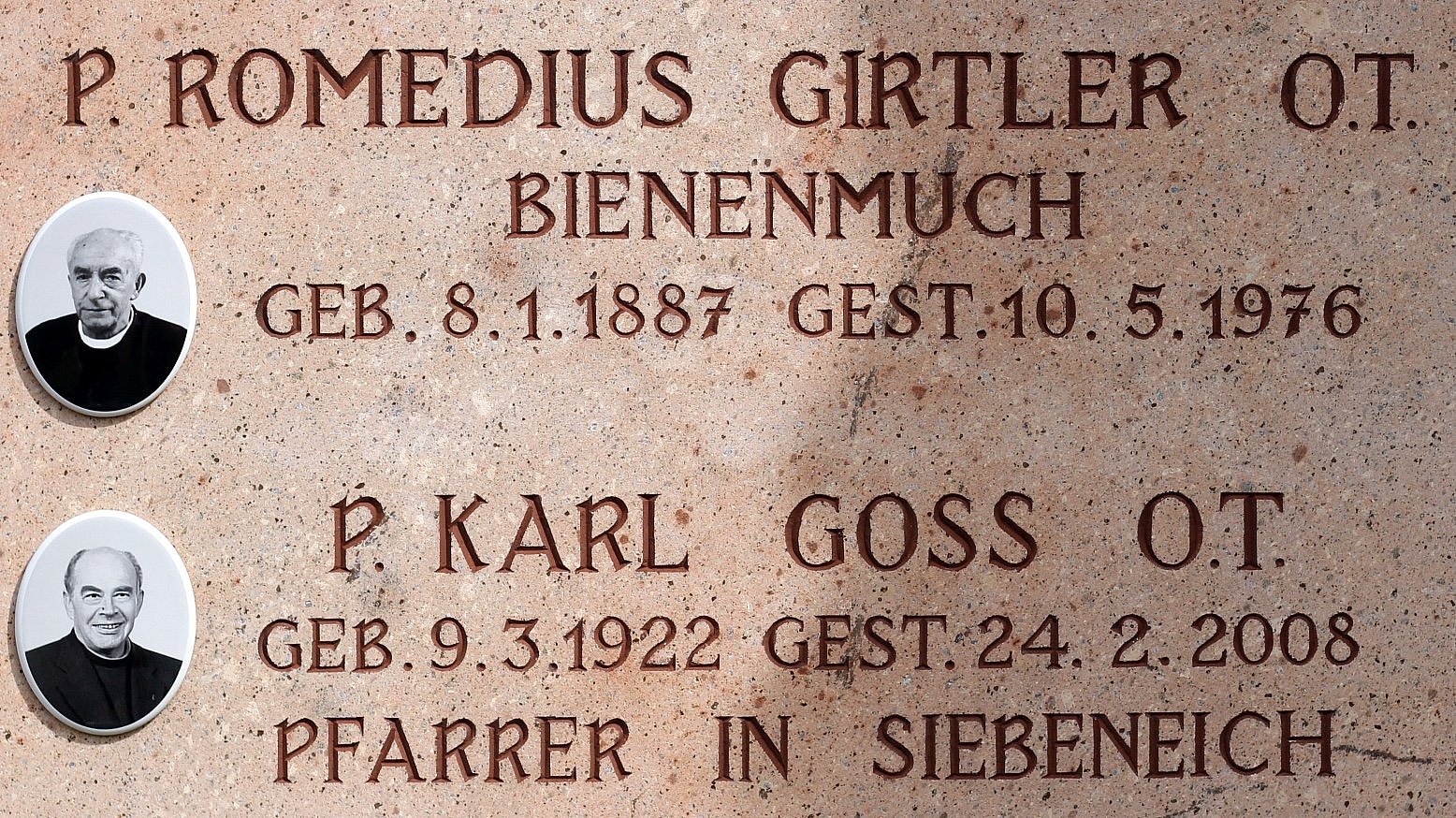Gedenktafel für den „Bienenmuch“ am Friedhof von Terlan/Siebeneich
