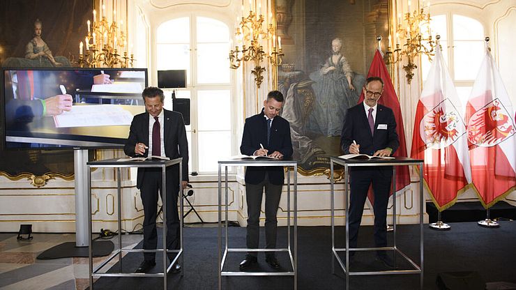 Der Gründungsvertrag zum EVTZ Euregio COnnect wurde am 1. Oktober 2021 in Innsbruck unterzeichnet