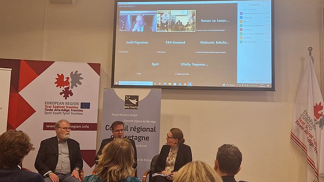© Euregio Expertinnen und Experten am Runden Tisch