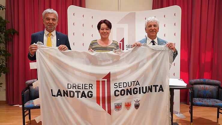 Die drei Landtagspräsident:innen von Südtirol, Tirol und Trentino: (von links) Arnold Schuler, Sonja Ledl-Rossmann und Claudio Soini. 