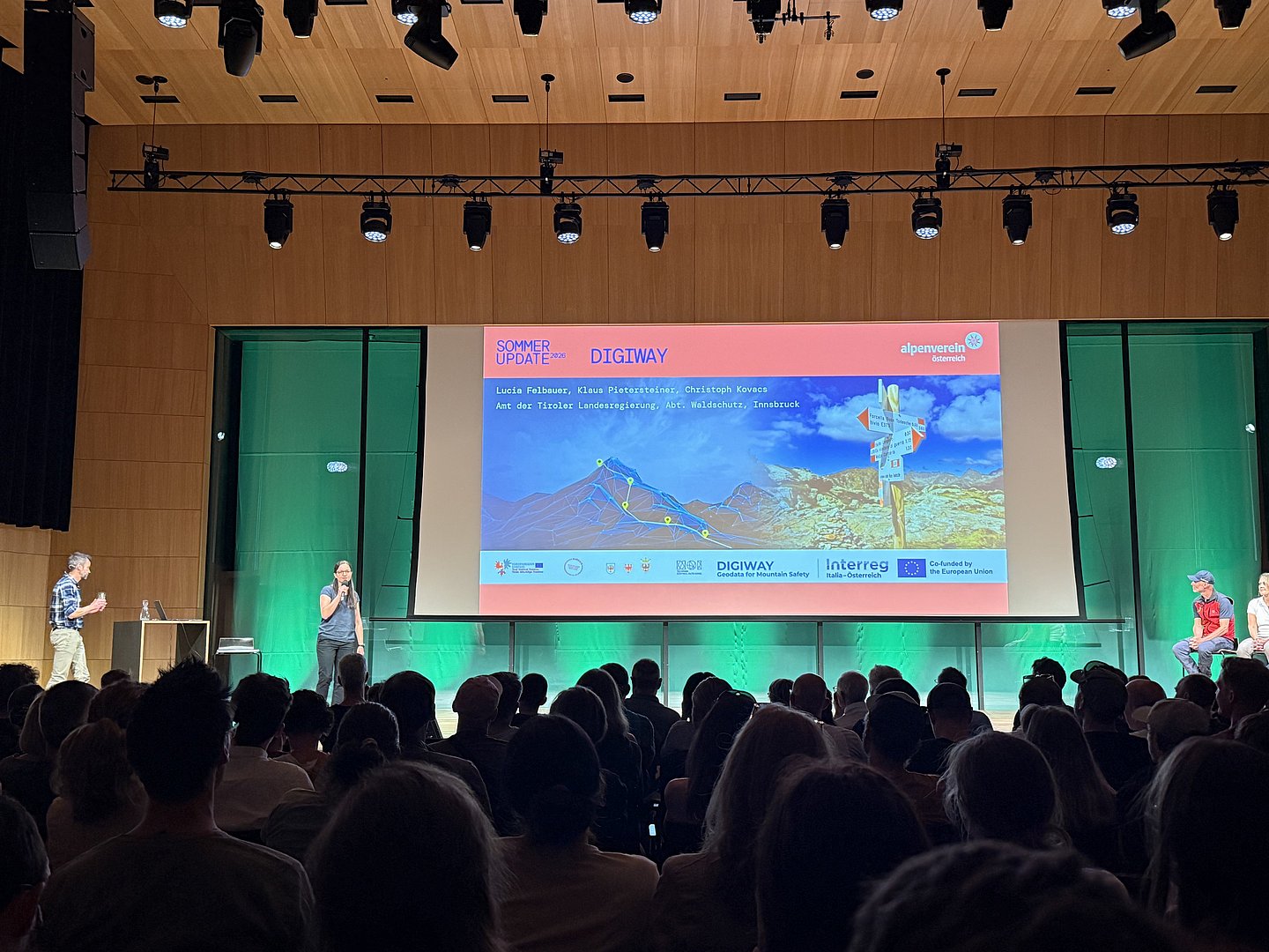 Lucia Felbauer bei der Präsentation des DIGIWAY-Projekt beim Sommer Update 2026 des ÖAV
