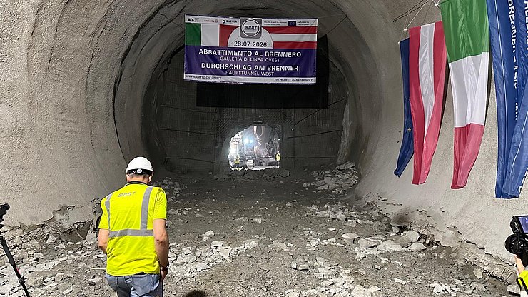 © USP/Dipartimento Infrastrutture e Mobilità Con l’abbattimento dei diaframmi delle due gallerie di linea, si sono collegati i due cantieri che per anni hanno lavorato in maniera indipendente, con due metodi di scavo differenti, grazie all’impegno di tecnici e maestranze.