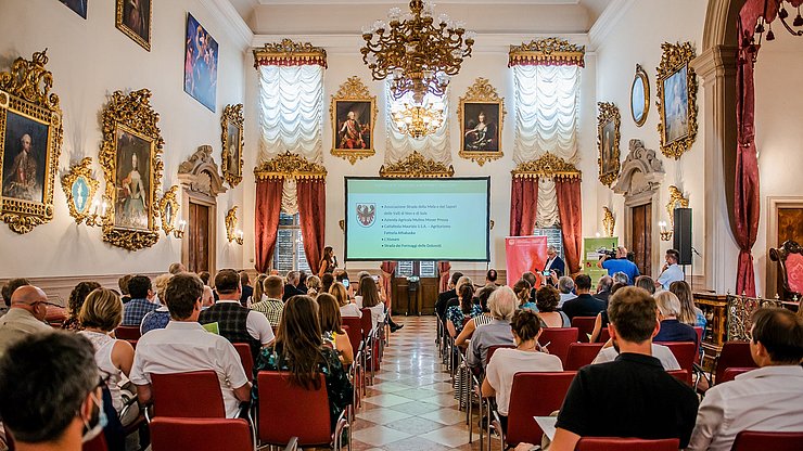 Im Merkantilgebäude in Bozen wurden heute die Sieger-Projekte des Euregio-Wettbewerb Tourismus trifft Landwirtschaft ausgezeichnet. 