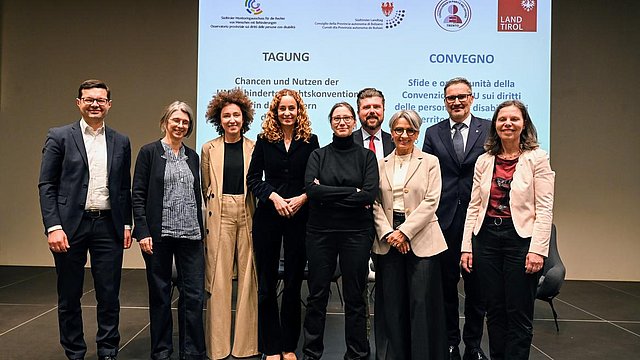 Convegno sulla Convenzione ONU sui diritti delle persone con disabilità nei territori dell’Euregio del 30.01.2025: da sinsitra a destra: Müller, Happacher, Bertò, Pawlata, Voithofer, Borzaga, Hofer, Kompatscher, Kafka.