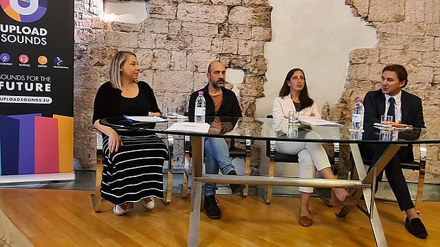 © Ufficio Stampa Trentino Conferenza stampa di presentazione di UploadSounds 2022: il concorso per i talenti musicali dell’Euregio (da sx Francesca Re, presidente della cooperativa Mercurio, terza da sx Elisabetta Bozzarelli assessore comunale alle politiche giovanili formazione istruzione cultura biblioteche e turismo, e Mirko Bisesti assessore provinciale all’istruzione cultura e università)