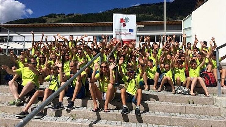 "L'Euregio Sport Camp è un'ottima iniziativa per promuovere lo sport transfrontaliero e la cooperazione tra i nostri territori", ha dichiarato l'assessore allo Sport della Provincia autonoma di Bolzano. Peter Brunner. Nella foto i partecipanti ad una delle passate edizioni.