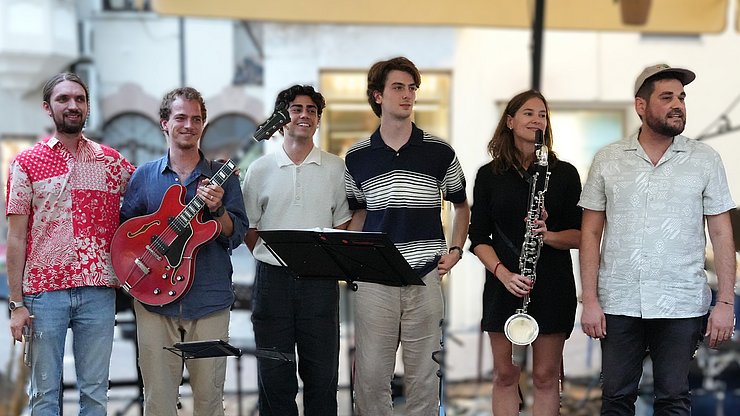 Euregio/Armin Gluderer Die Jazzband "Acquarius Euregian Comets" brachte gestern Abend den Kornplatz in Bozen zum Beben