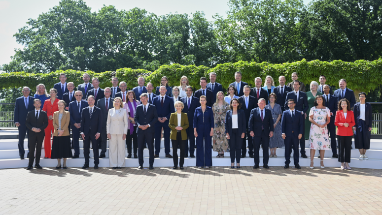 Die Staats- und Regierungschefs der EU posieren für das übliche Foto während der Eröffnungssitzung der dänischen EU-Ratspräsidentschaft