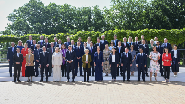 © Dati Bendo/Unione europea Capi di Stato e di governo dell’UE posano alla foto di rito durante l’incontro inaugurale della Presidenza danese del Consiglio dell’UE