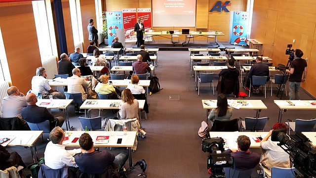 © ASP Il 25 maggio 2022 sono stati presentati a Innsbruck i primi risultati dell'indagine sulle condizioni di lavoro nell'Euregio. L'attenzione si è concentrata sugli stress fisici e mentali