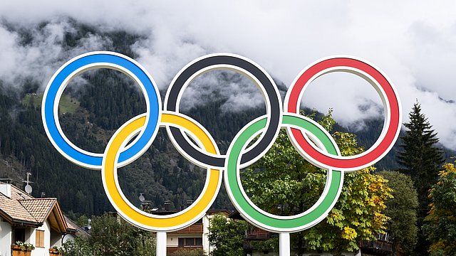 © USP/Fabio Brucculeri Sotto il segno degli anelli olimpici (nella foto al momento dell'inaugurazione nel 2025): Grazie a molte medaglie, i territori dell'Euregio si sono dimostrati roccaforti degli sport invernali.