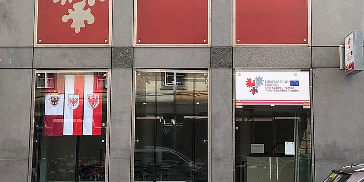 Outside view of the information and coordination officein Innsbruck.