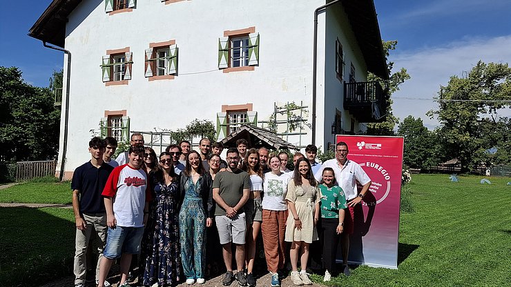 Foto di gruppo dell'accademia dell'Euregio 2025