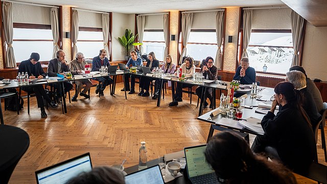 © Tiroler Landtag/Christanell Treffen der LandtagspräsidentInnen in vollbesetztem Saal in der Seilbahnstation auf der Innsbrucker Seegrube