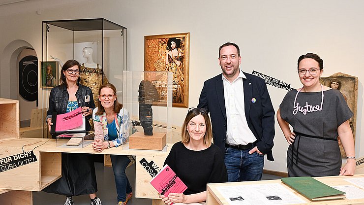 © Martin Vandory Il team del Museo dell'arte popolare tirolese di Innsbruck mette in scena lo spettacolo teatrale “Das KuchenStück – Theater für Verteilungsgerechtigkeit”