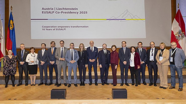 Die institutionellen Vertreter:innen beim EUSALP-Forum 2025 in Innsbruck