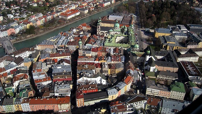 Auch in Zukunft können Südtiroler Patientinnen und Patienten in Tirol, vor allem in Innsbruck (Bild), behandelt werden.