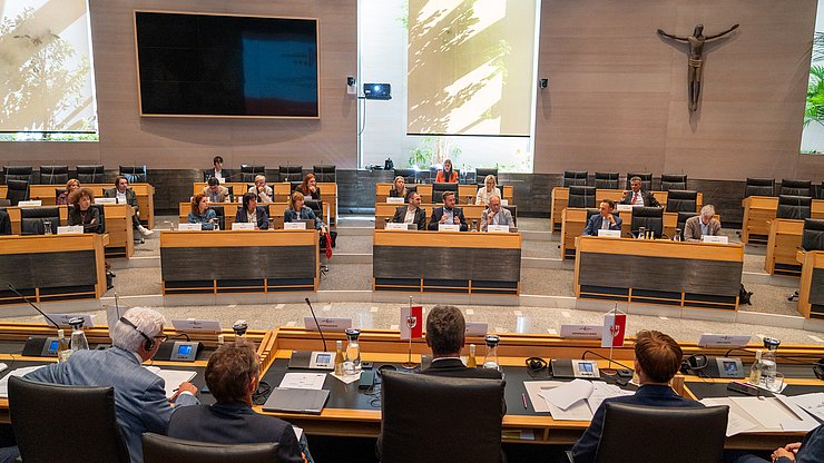 © Tiroler Landtag/Oswald Die Sitzung fand im Plenarsaal des Südtiroler Landtags statt (Tiroler Delegation in der Bildmitte).