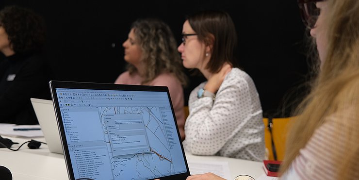 © Peter Plattner Computer mit GIS Programm und den erzeugten Datensätzen.
