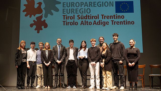 Euregio-Präsident Fugatti trifft die Student:innen der Euroregionalen Räte
