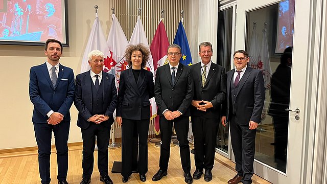 © European Parliament In foto da sx: Simone Marchiori, Claudio Soini, Elisa Bertò, Maurizio Fugatti, Jakob Wolf, Simon Lochmann.