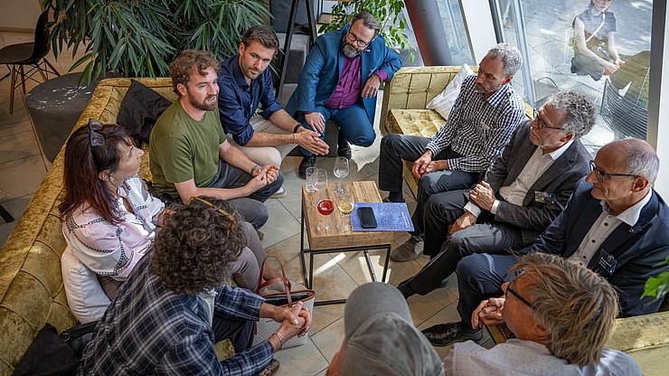 © Standortagentur Tirol Der besondere Charakter des Dialogs lag in seinem bewusst anderen Zugang: Keine Vortragsmonologe, keine PowerPoint-Folien und keine klassische Konferenzbühne prägten den Nachmittag beim Forum Alpbach.