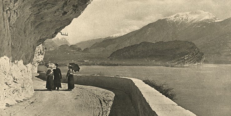 Ansichtskarte der Ponalestraße am nördlichen Westufer des Gardasees, die Riva del Garda mit dem Val di Ledro verbindet
