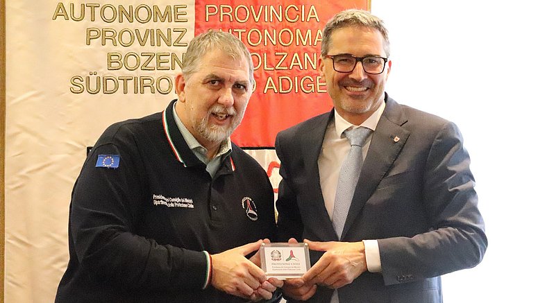 Discussione sui temi della protezione civile (da destra): l'assessore provinciale alla Protezione civile e presidente della Provincia Arno Kompatscher con il capo della Protezione civile Fabio Ciciliano. 