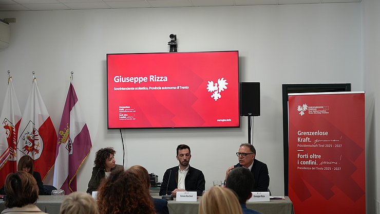 Dank der Synergie zwischen der Euregio, dem Trentiner Bildungsressort und dem Bildungsforschungsinstitut IPRASE kam es zum Austausch zwischen Trentiner Lehrkräften, vor allem jenen aus Grund- und Mittelschulen.