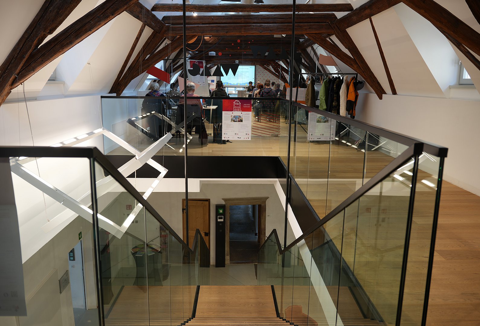 © Euregio Sitzungssaal im Dachgeschoss des Euregio-Sitzes im Waaghaus in Bozen