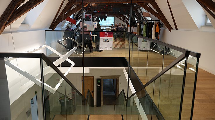 Sitzungssaal im Dachgeschoss des Euregio-Sitzes im Waaghaus in Bozen