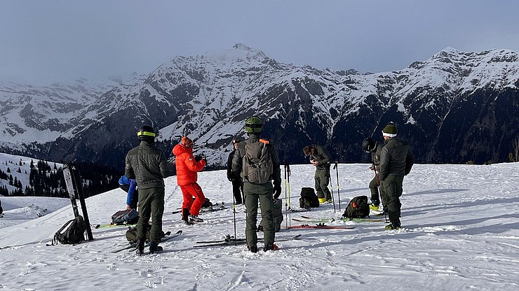 Al corso tenutosi a Racines hanno partecipato i membri delle commissioni valanghe e i giovani forestali