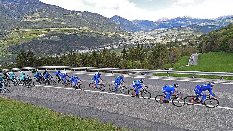 Il prossimo appuntamento con i Giovedì culturali dell'Euregio, il 13 aprile alla Casa della Pesa di Bolzano, è dedicato alla corsa ciclistica a tappe Tour of the Alps, in programma dal 17 al 21 aprile in Tirolo, Alto Adige e Trentino