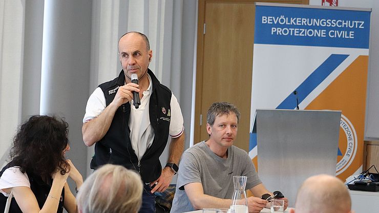 Beim ersten Meeting, dem viele weitere folgen werden: Sergio Benigni vom Zivilschutz im Trentino, rechts im Bild Christoph Mitterer von der Tiroler Landesabteilung Krisen- und Gefahrenmanagement