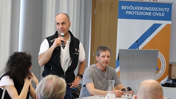 Primo incontro di avvio del progetto Cairos. Nella foto (in piedi da sinistra) Sergio Benigni referente del progetto per il Trentino e Christoph Mitterer del Servizio Valanghe del Tirolo.