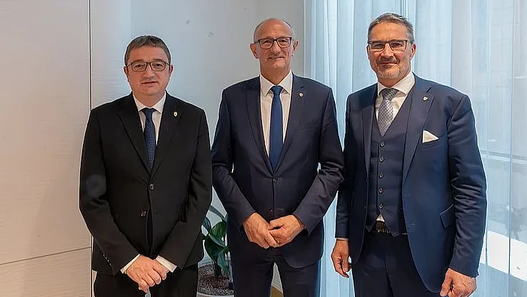 v.li.: LH Maurizio Fugatti, LH Anton Mattle und LH Arno Kompatscher